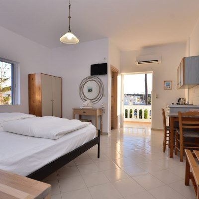 STUDIO APARTMENT